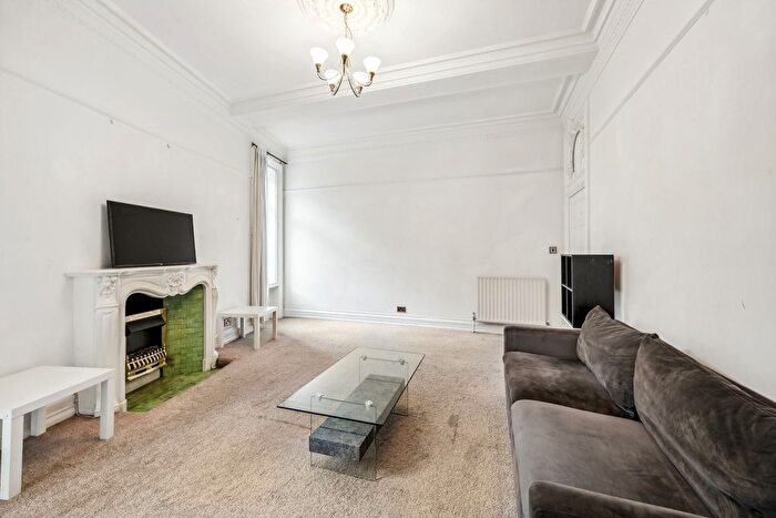 4 Bedroom Flat To Rent In Earls Court Square, Earls Court, SW5