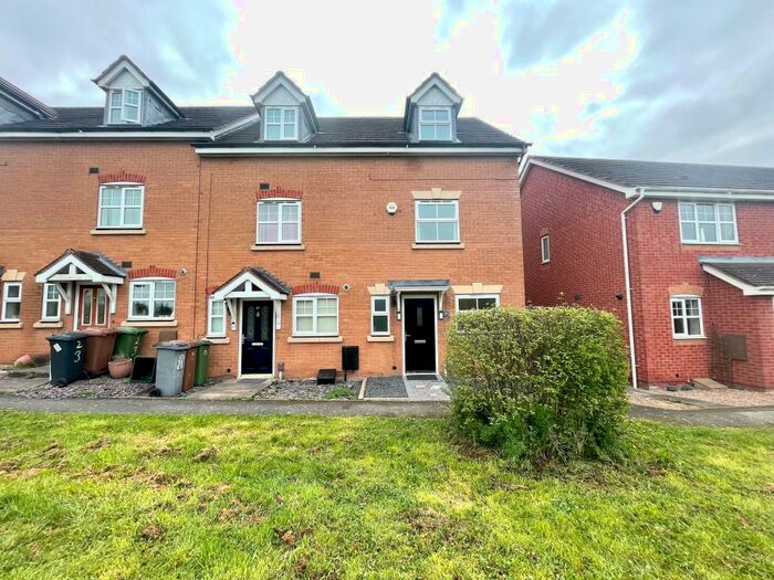 3 Bedroom End Of Terrace House To Rent In Henbury Drive, Chelmsley Wood, Birmingham, B37