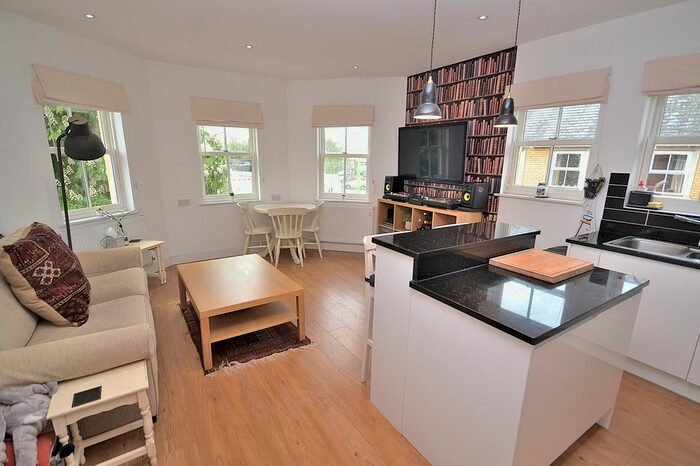 2 Bedroom Flat To Rent In The Park, Leighton Buzzard, Bedfordshire LU7