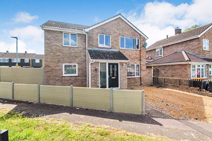 4 Bedroom Detached House For Sale In Stour Way, Bedford, MK41