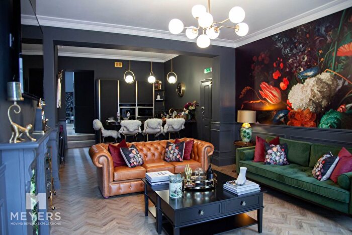 2 Bedroom Flat For Sale In Poole Hill, Bournemouth, BH2