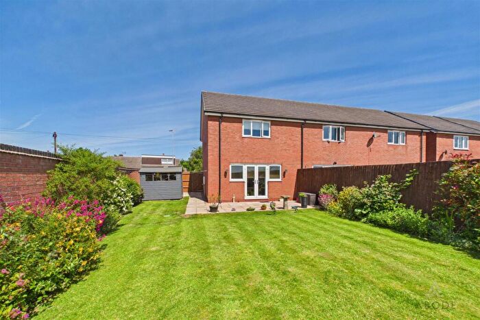 3 Bedroom End Of Terrace House For Sale In Henhurst Ridge, Burton-On-Trent, DE13