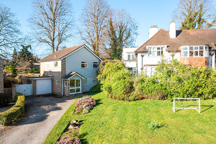 4 Bedroom Detached House For Sale In Wendela Close, Woking, Surrey, GU22