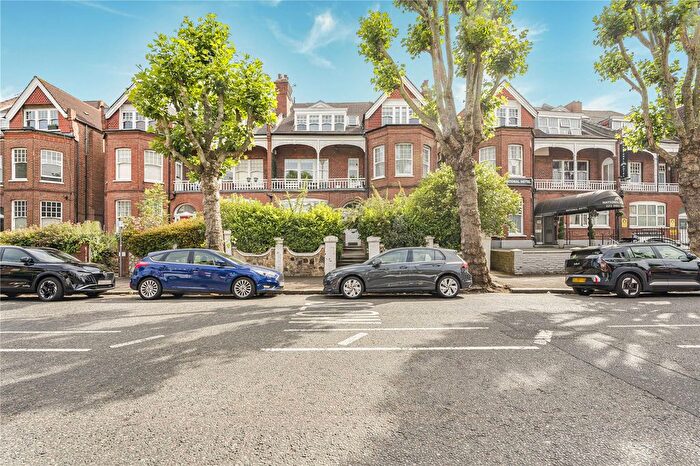 2 Bedroom Flat For Sale In Queens Avenue, London, N10