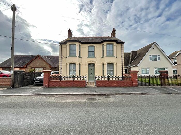 5 Bedroom Detached House For Sale In Ashburnham Road, Pembrey, Burry Port, SA16