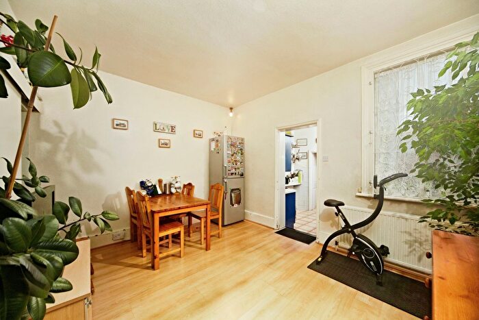 3 Bedroom End Of Terrace House For Sale In Harrison's Rise, Croydon, Surrey, CR0