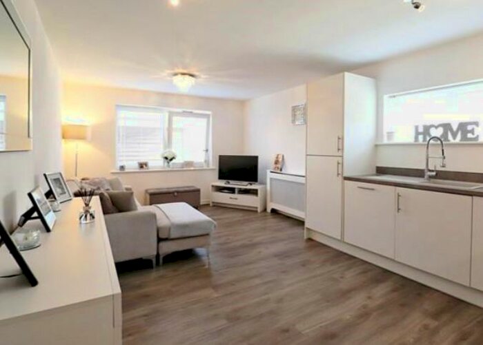 1 Bedroom Flat To Rent In Henslow Crescent, Dartford, Kent, DA1