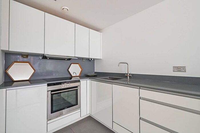 1 Bedroom Flat For Sale In Yeo Street, Bow, London, E3