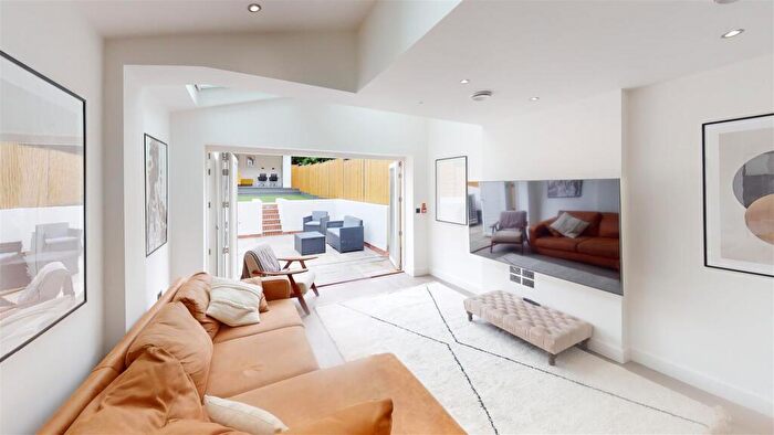 6 Bedroom House To Rent In Dawlish Road, Birmingham, B29