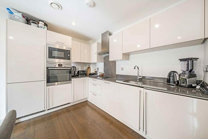 2 Bedroom Flat For Sale In Freda Street, Bermondsey, SE16