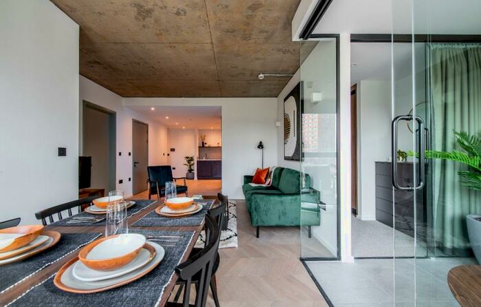 2 Bedroom Apartment To Rent In St George's Gardens, M15