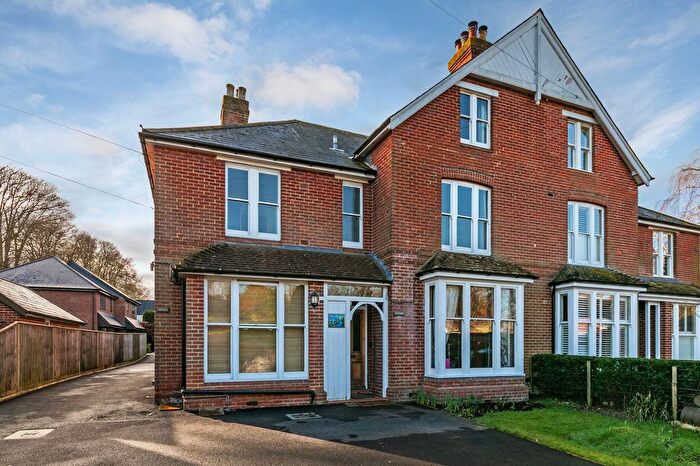 3 Bedroom Property To Rent In Hazeley Road, Twyford, SO21