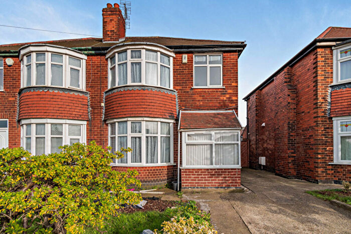 3 Bedroom Semi Detached House For Sale In Raynesway, Derby, DE24