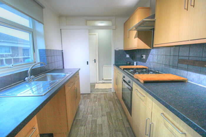 2 Bedroom Detached Bungalow To Rent In Gainsborough Crescent, Eastbourne, BN23