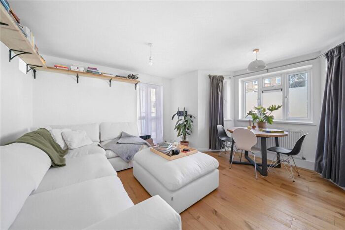 2 Bedroom Flat For Sale In Chestnut Avenue North, Walthamstow, London, E17