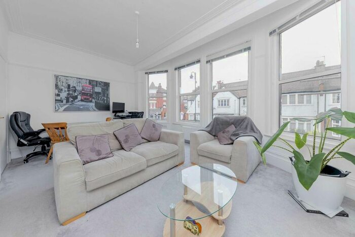 2 Bedroom Flat To Rent In Muswell Hill Broadway, London, N10