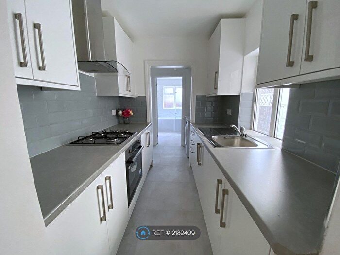 2 Bedroom Terraced House To Rent In York Road, Watford, WD18