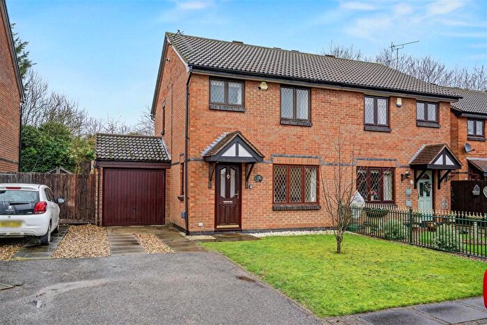 3 Bedroom Semi Detached House For Sale In Courtney Close, Nottingham, NG8