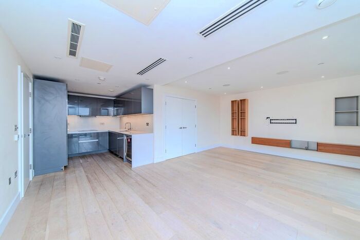2 Bedroom Flat To Rent In Central Avenue, Sands End, SW6