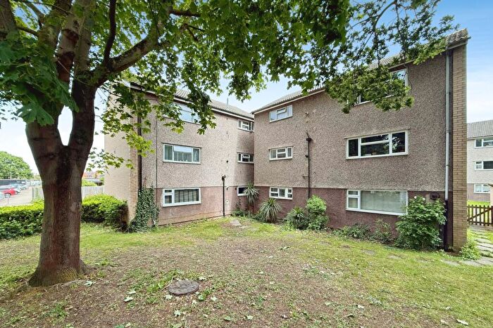 2 Bedroom Flat For Sale In Lyndhurst Road, Corringham, Stanford-le-Hope, Essex, SS17