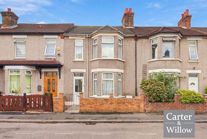 3 Bedroom Terraced House For Sale In Sparsholt Road, Barking, IG11