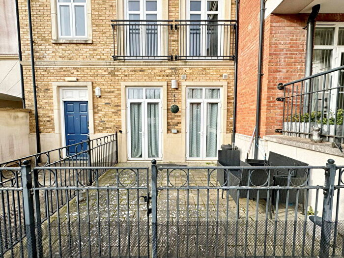 1 Bedroom Apartment For Sale In Willow Gardens, Gorcott Lane, Dickens Heath, B90