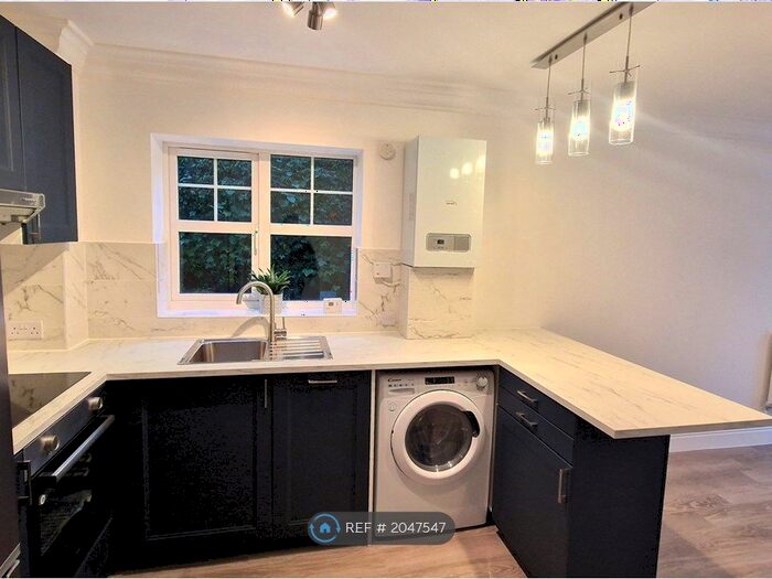 2 Bedroom Flat To Rent In Bedford Road, Reading, RG1