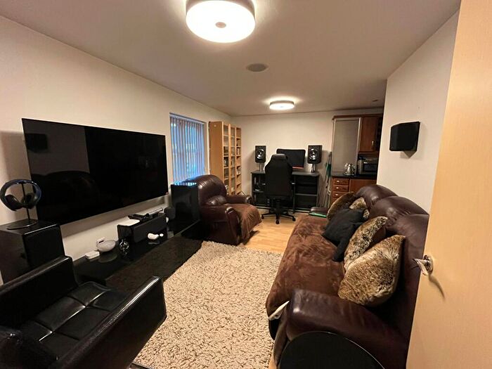 1 Bedroom Flat To Rent In Lawnhurst Avenue, Wythenshawe, M23