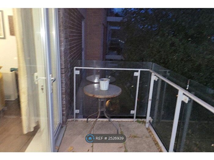 1 Bedroom Flat To Rent In Acton, Acton, W3