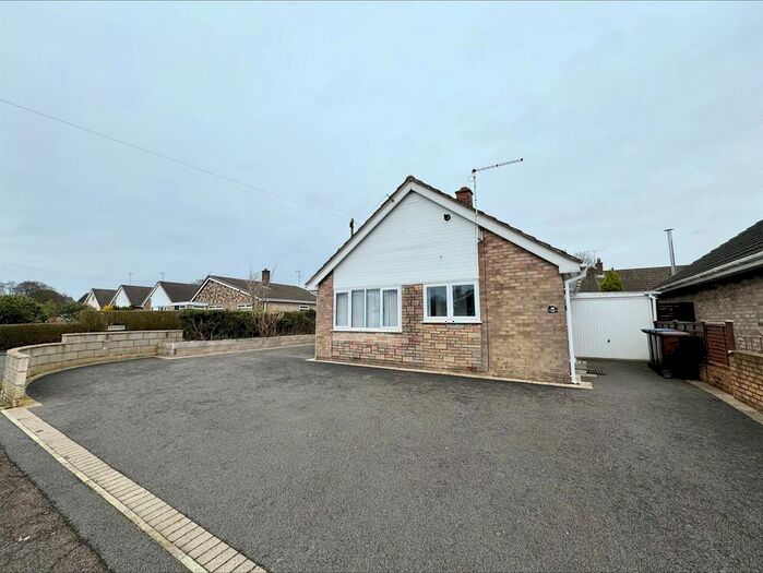 2 Bedroom Detached Bungalow To Rent In East Bank Ride, Forsbrook, Stoke-On-Trent, ST11