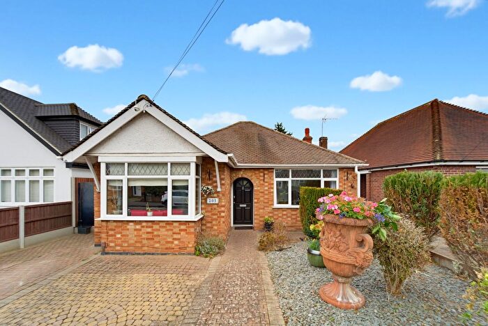 3 Bedroom Bungalow For Sale In Commercial Road, Staines-Upon-Thames, TW18
