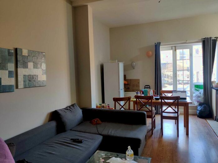 2 Bedroom Flat To Rent In Hammersmith Grove, London, W6