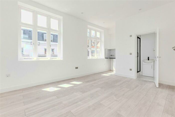 5 Bedroom Maisonette To Rent In Upper Richmond Road West, East Sheen, SW14