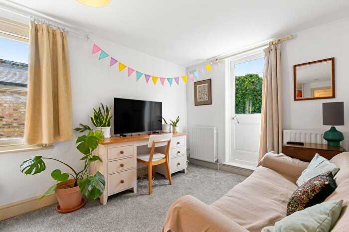 2 Bedroom Flat To Rent In St Stephens Terrace, Stockwell, SW8