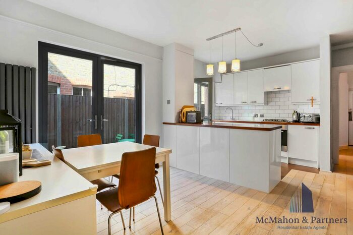 3 Bedroom Flat To Rent In Trouville Road, Clapham, London, SW4