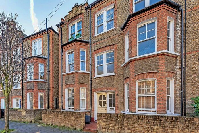 2 Bedroom Flat To Rent In Cato Road, London, SW4