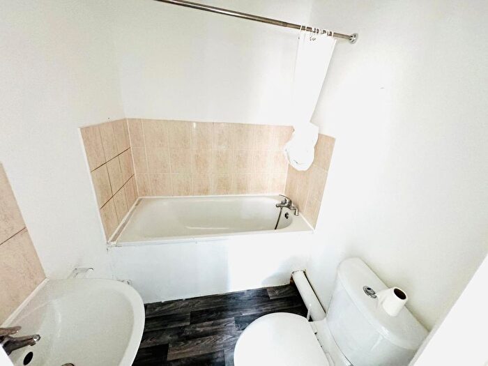 1 Bedroom Flat To Rent In Barking Road, London, E13