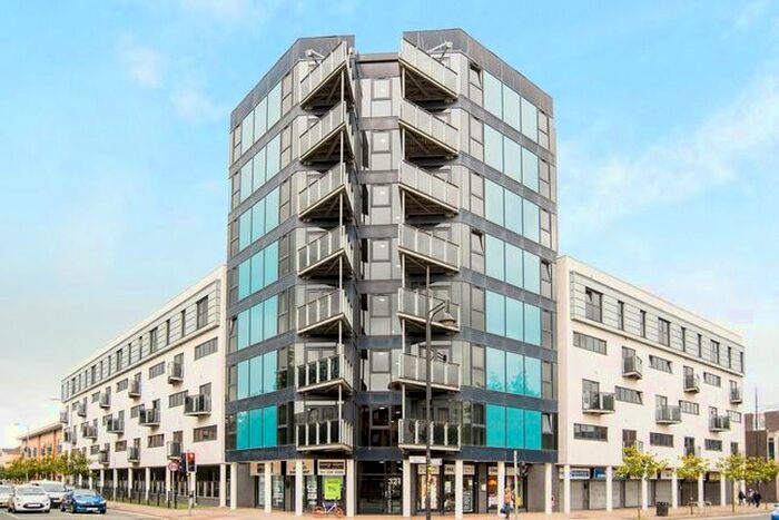 2 Bedroom Flat To Rent In Stretford Road, Hulme, Manchester, M15