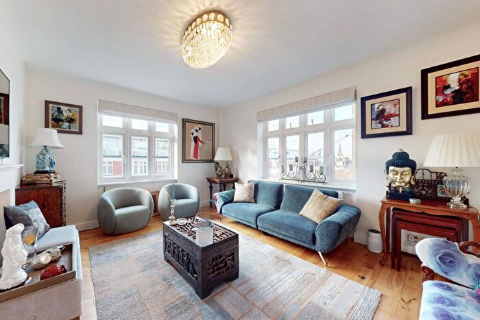 3 Bedroom Flat To Rent In Hall Road, St John's Wood, London, NW8