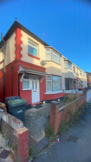 3 Bedroom Detached House To Rent In Holland Road, Luton, LU3