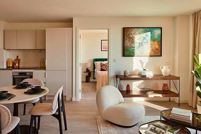 2 Bedroom Flat To Rent In Dumballs Road, Cardiff(City), CF10