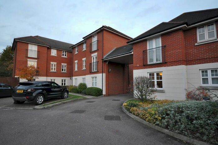 2 Bedroom Flat To Rent In North Street, Hornchurch RM11