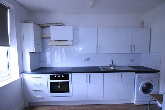 2 Bedroom Flat To Rent In No Deposit Option, Neasden Lane, London, NW10