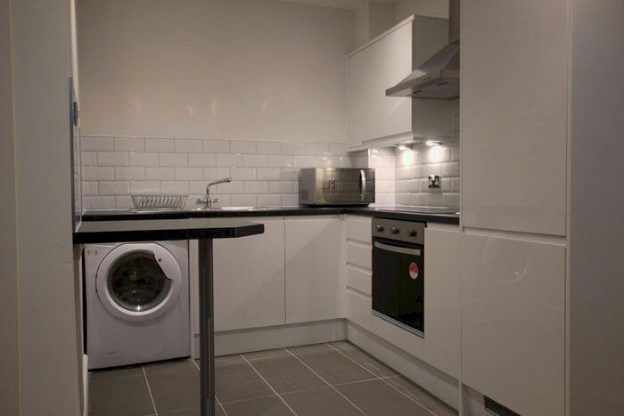 Studio To Rent In Alie Street, London, E1