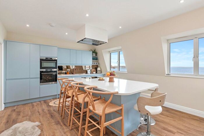 2 Bedroom Apartment For Sale In Tenby, SA70