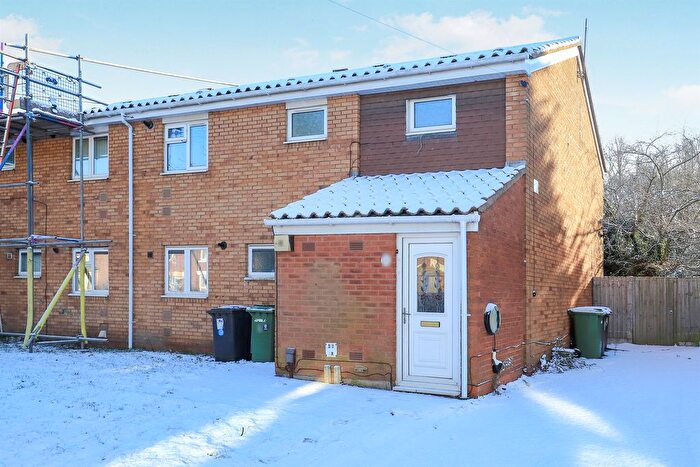 2 Bedroom Maisonette For Sale In Shale Street, Bilston, WV14