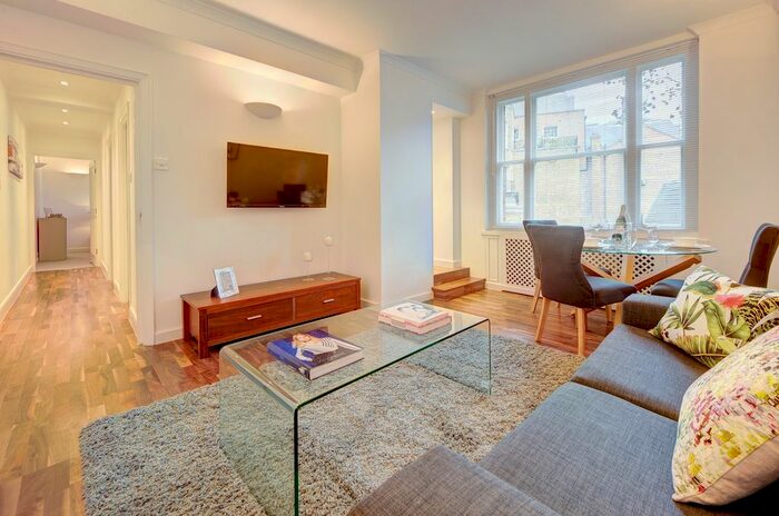 Town House To Rent In Hill Street, London, W1J