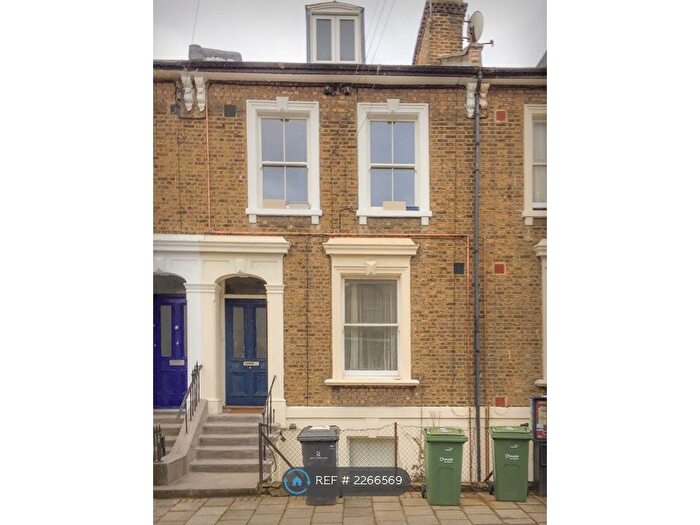 3 Bedroom Flat To Rent In Camberwell, London, SE5