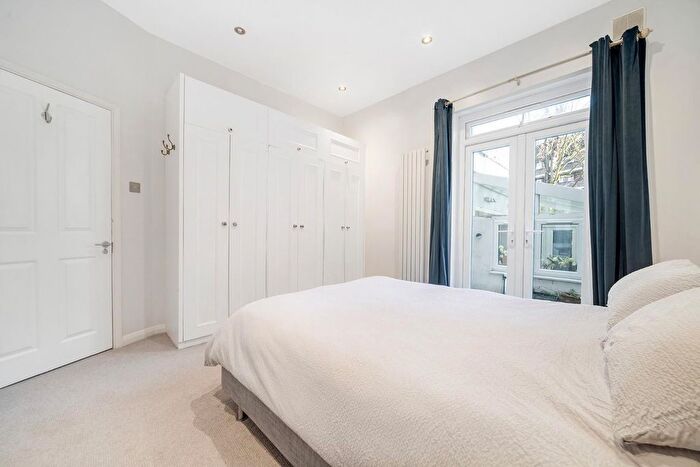 2 Bedroom Flat For Sale In Medora Road, London, SW2