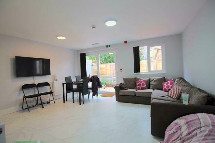 6 Bedroom Terraced House To Rent In Cranbrook Street, Cardiff(City), CF24